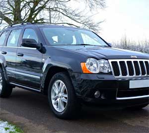 Shiny Black SUV: Use Waterless Car Wash and Wax to Get a Shiny Finish and Avoid Streaks and Swirls